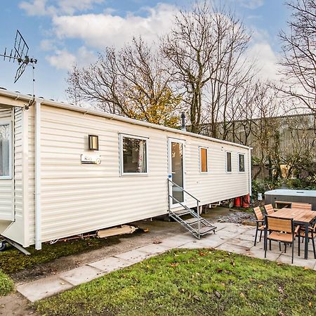 Noble Court Holiday Park Narberth Bagian luar foto
