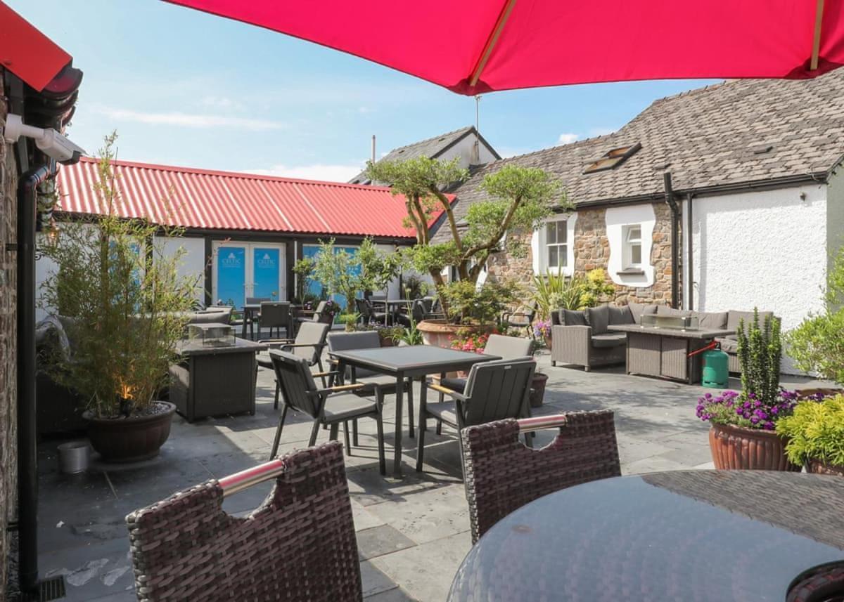 Noble Court Holiday Park Narberth Bagian luar foto